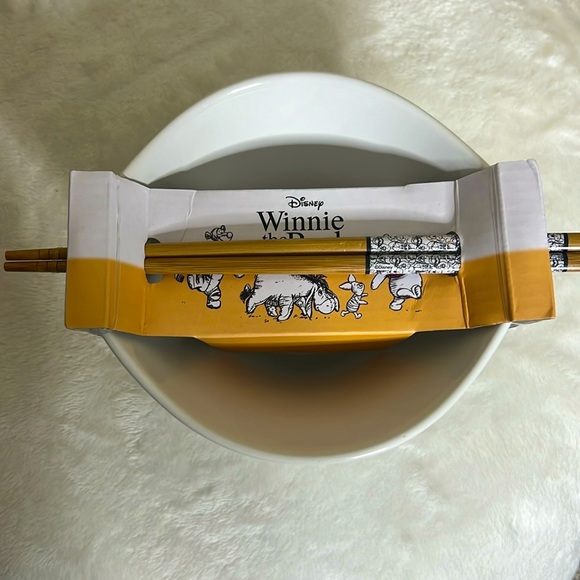 Brand 🆕 Winnie the Pooh Ramen Bowl & Chopsticks - Picture 4 of 4
